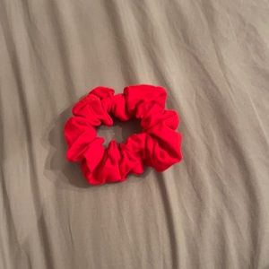 brandy melville scrunchie